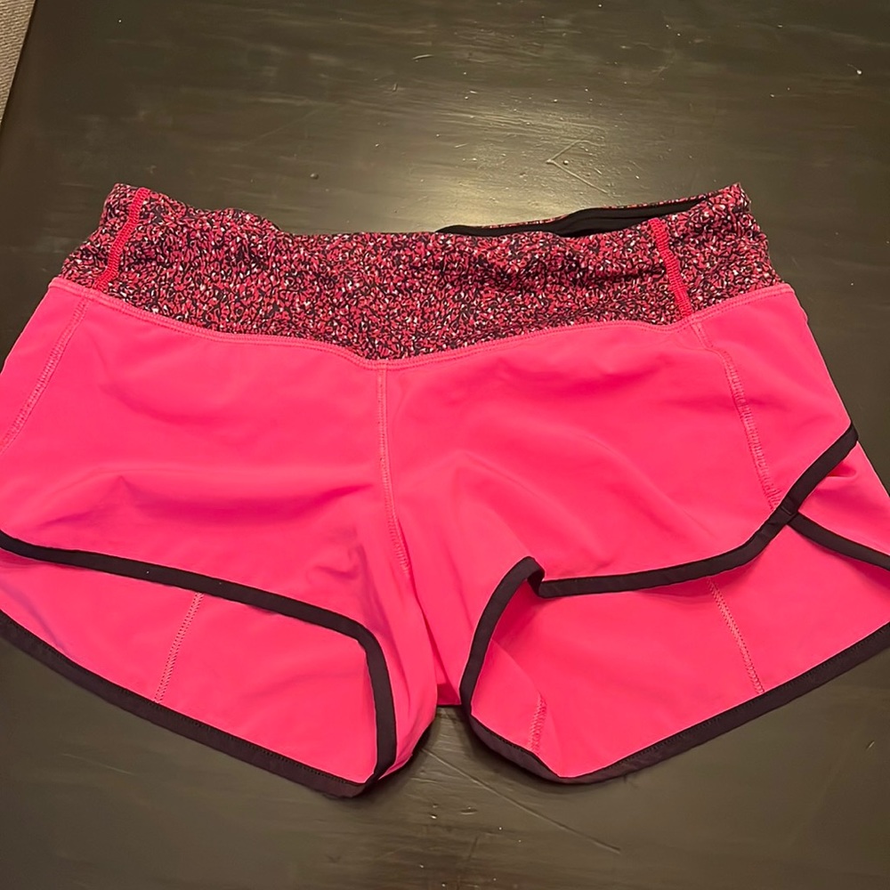Lululemon Speed Up 2.5” shorts hot pink with black details